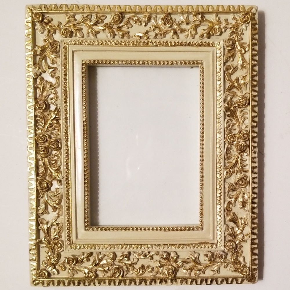 3 1/2 x 4 1/2 picture frame w/ gold rose detail